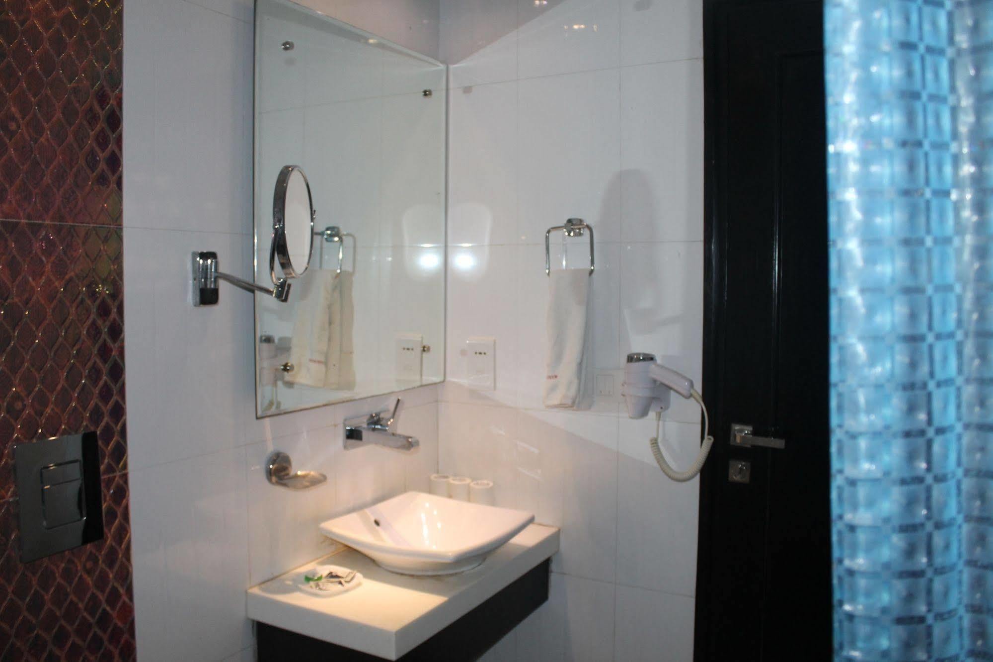 Hotel Baba Inn-By Rcg Hotels New Delhi Extérieur photo