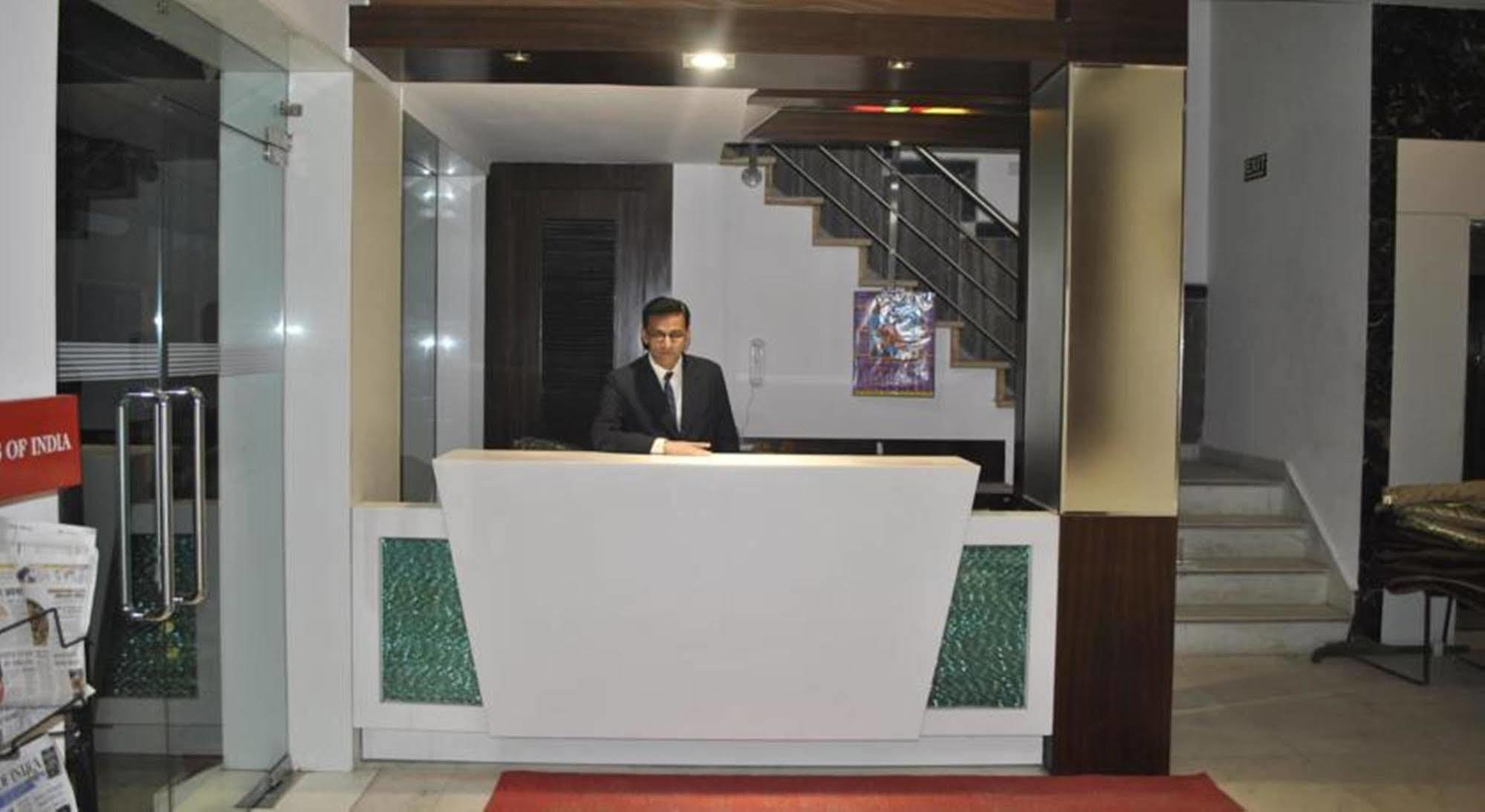 Hotel Baba Inn-By Rcg Hotels New Delhi Extérieur photo